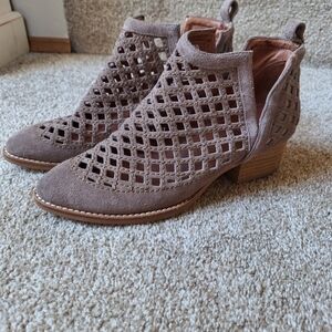 Jeffrey Campbell Taggart Ankle Boots. Taupe suede. Cutouts. Womens size 7